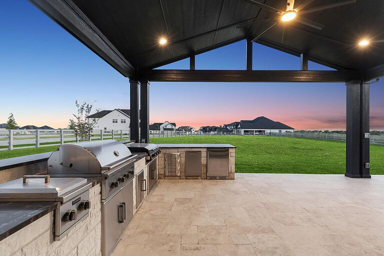 Outdoor Kitchen Built for Indiana Weather