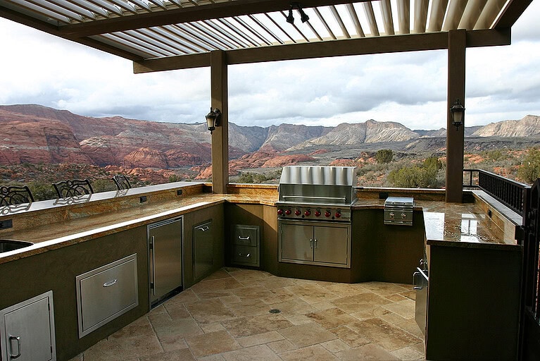 Outdoor Kitchen Material & Design Options in Indianapolis